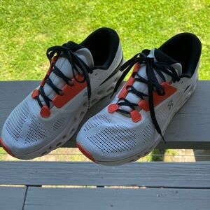 ON CLOUDSTRATUS WOMEN’S 8.5